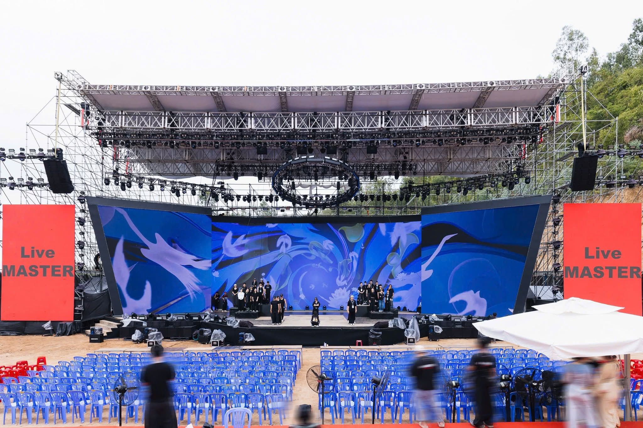 9 giọng ca hội tụ trong Symphony in Moonlight: âm nhạc chữa lành gặp thơ ca và truyền thống