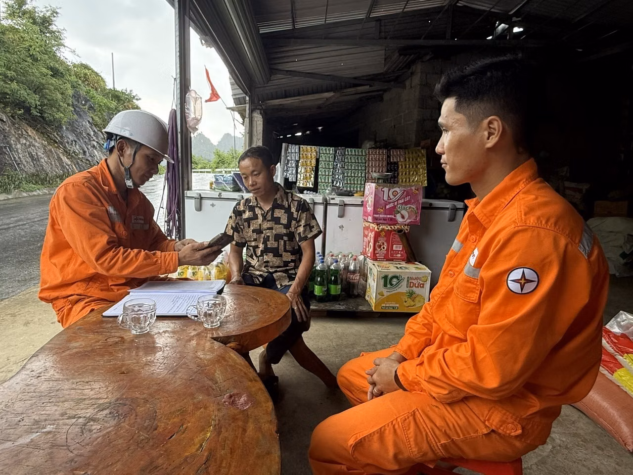 Đèn năng lượng mặt trời thắp sáng biên giới và nông thôn