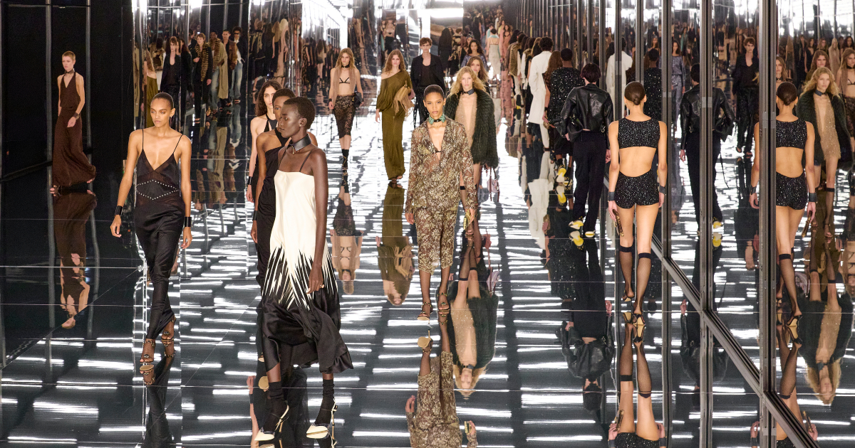 Fendi Xuân Hè: Khi cơ thể trở thành haute couture