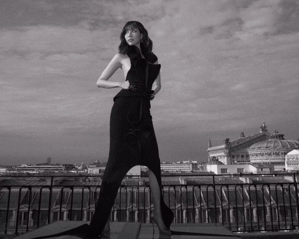 Le Défilé L'Oréal Paris: Khi Tháp Eiffel thành sàn diễn mở