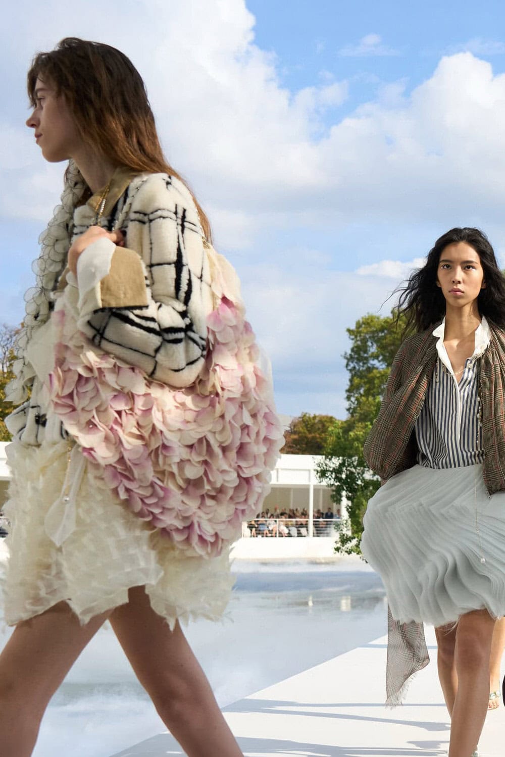 Giorgio Armani, Saint Laurent dan Christian Dior Mentafsirkan Musim Semi di Runway Haute Couture