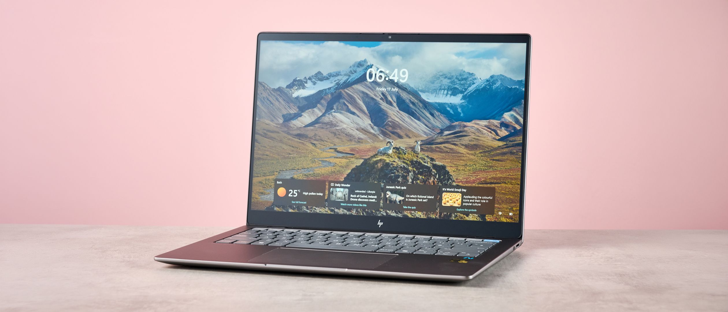 HP OmniBook X 14: laptop di động pin khủng với chip AI Ryzen