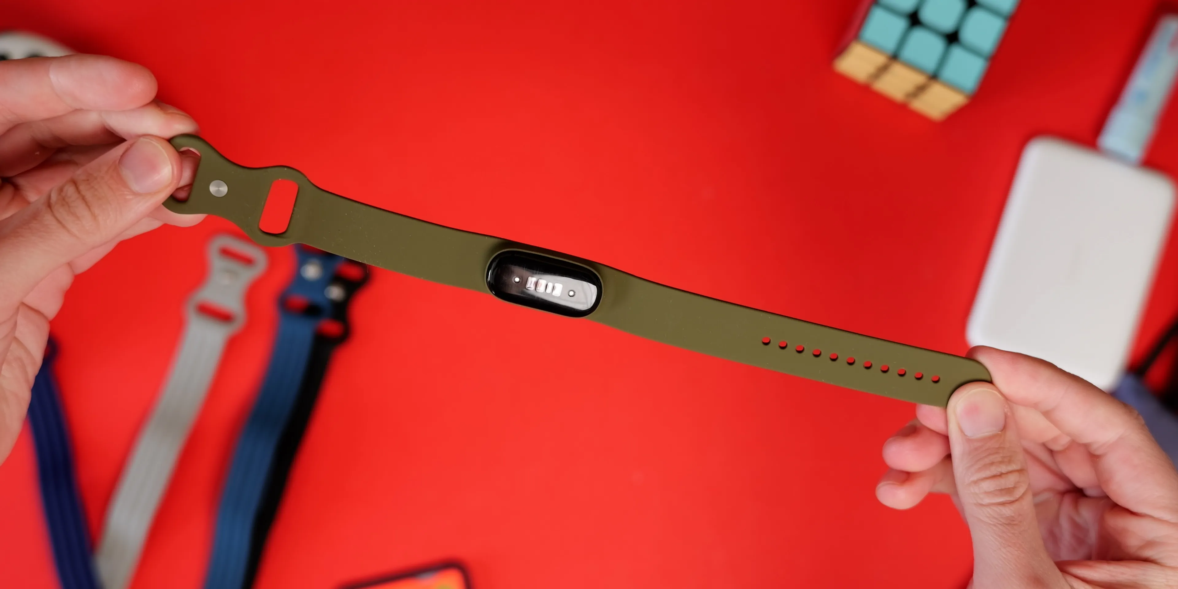 Fitbit Air chính thức mở bán: vòng đeo không màn hình có đáng mua?