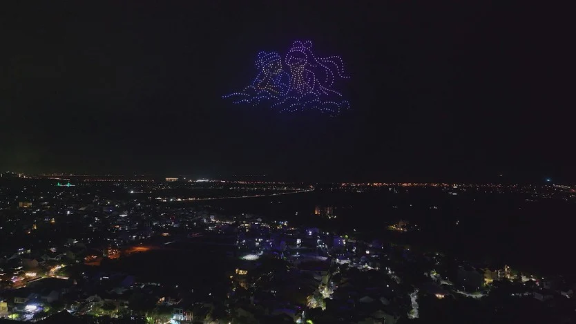 Màn trình diễn drone và pháo hoa thắp sáng đêm Trung thu Hội An
