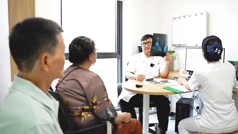 Từ kỹ thuật tiên tiến đến bệnh nhân: Hành trình đưa phẫu thuật chuyên biệt về địa phương