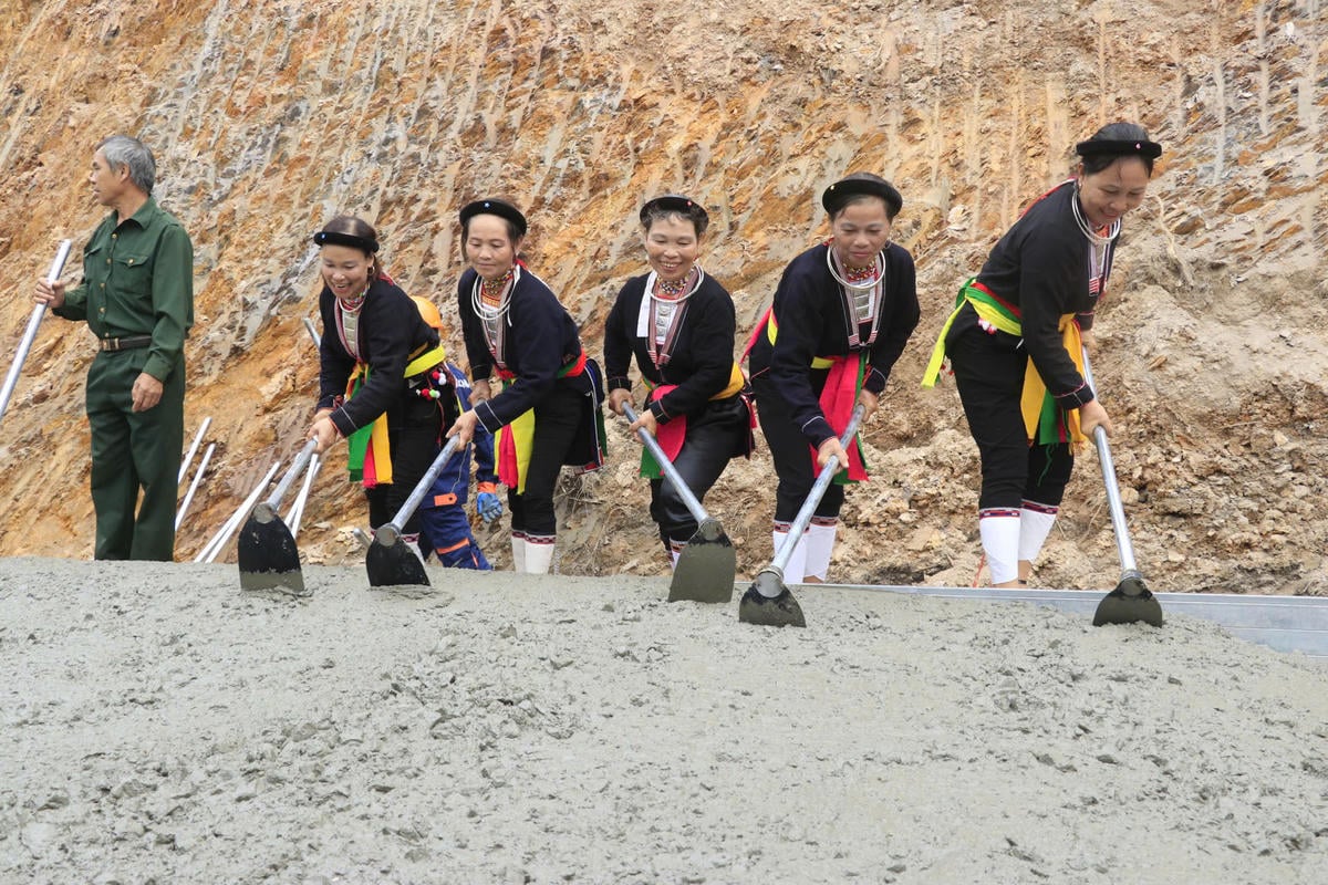 Lào Cai khơi dậy sức dân xây dựng giao thông nông thôn