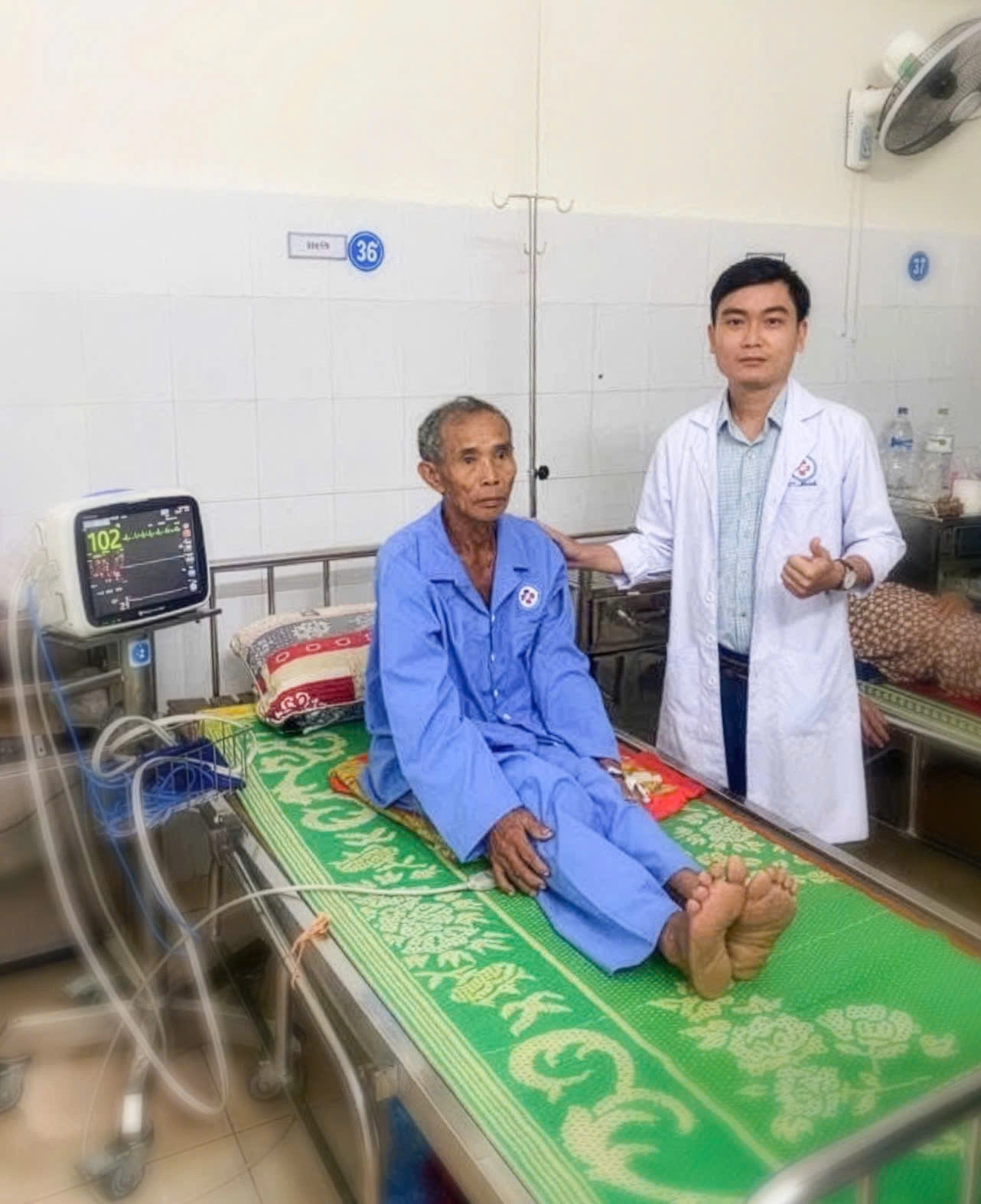 Đau ngực kéo dài và 4 dấu hiệu nhồi máu cơ tim ở nam trung niên
