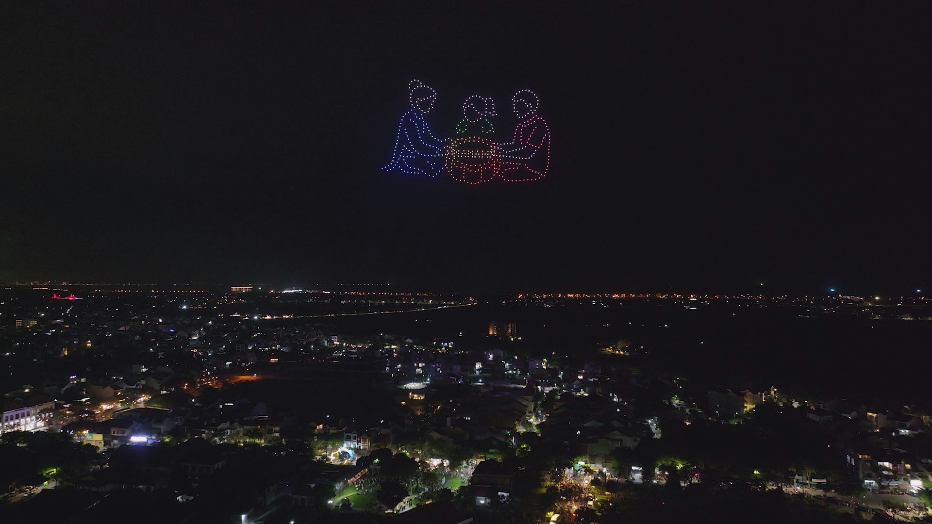 Màn trình diễn drone và pháo hoa thắp sáng đêm Trung thu Hội An