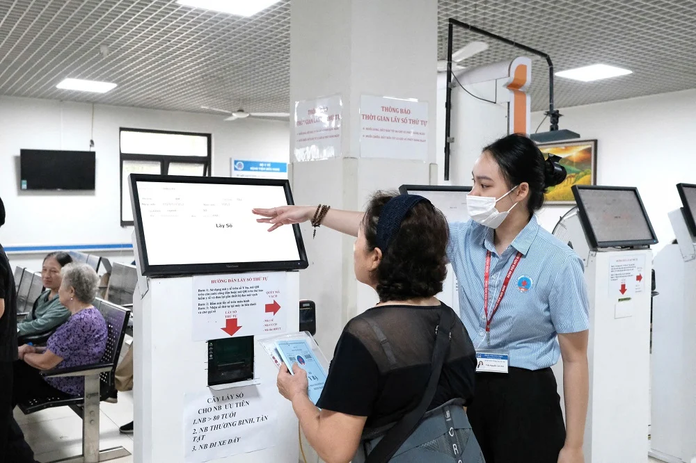 Công nghệ y tế thân thiện giúp người cao tuổi khám chữa bệnh dễ dàng hơn