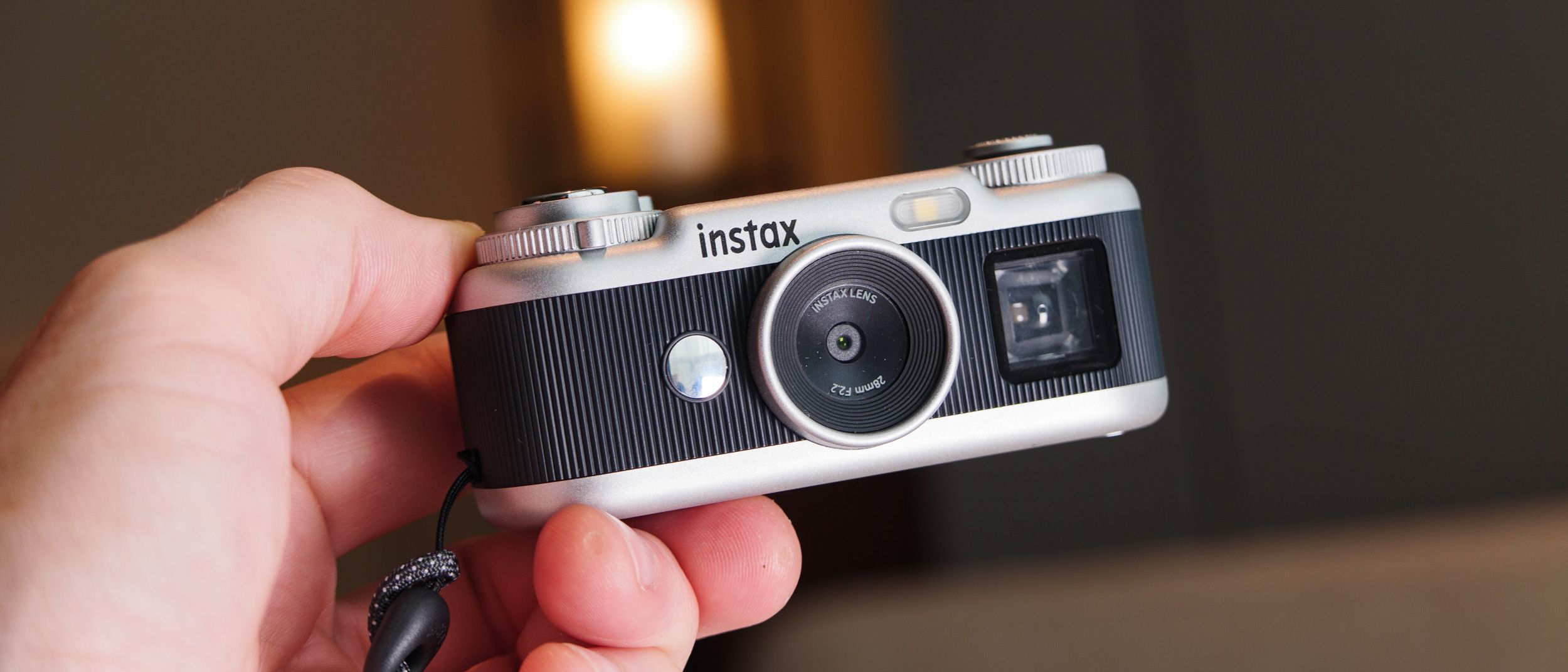 Hướng dẫn chọn máy ảnh lấy liền: Instax hay Polaroid?