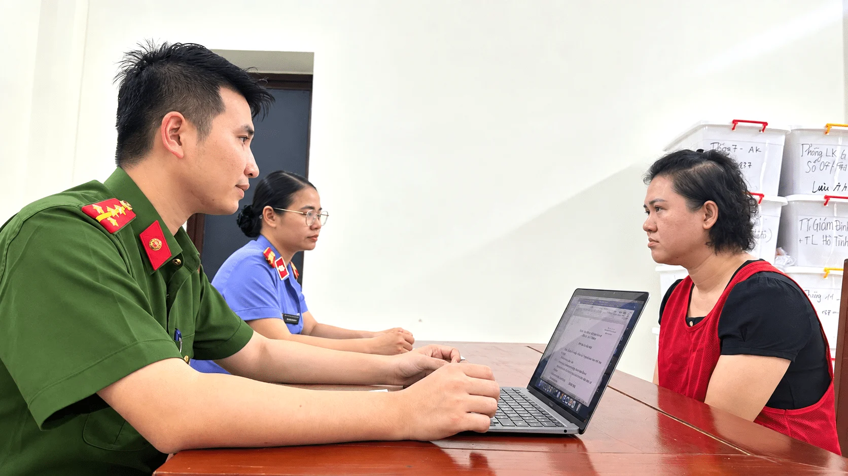 Lật tẩy đường dây An Cung giả bán gần 3 triệu đồng/hộp