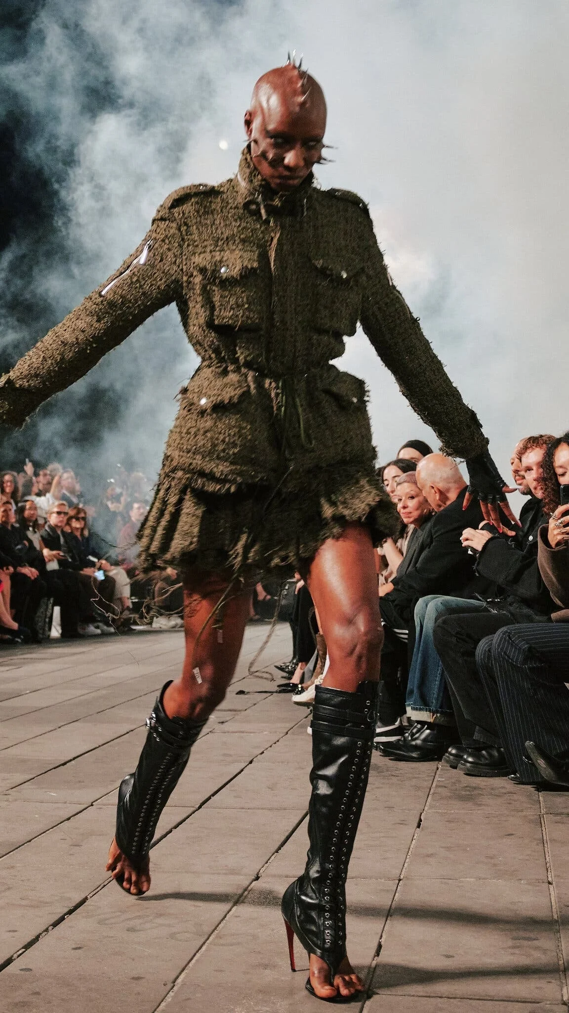 Matières Fécales mở màn Paris Fashion Week bằng tuyên ngôn 99%