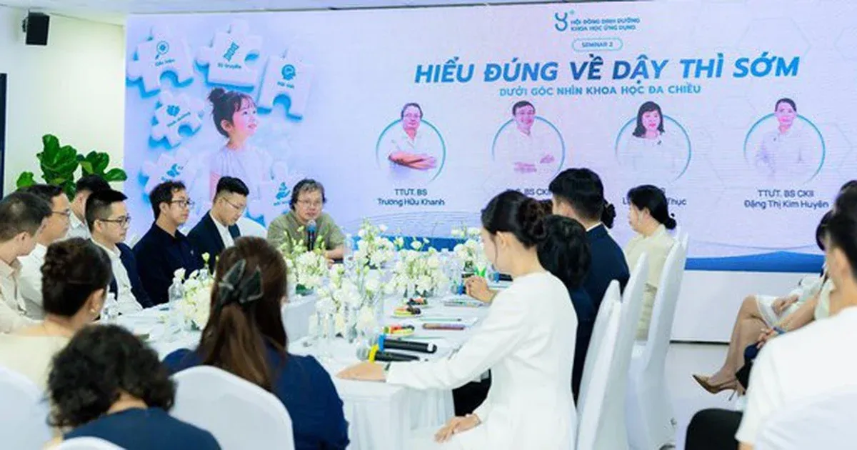 Thịt, sữa và dậy thì sớm: đừng để nỗi sợ mạng xã hội hại con