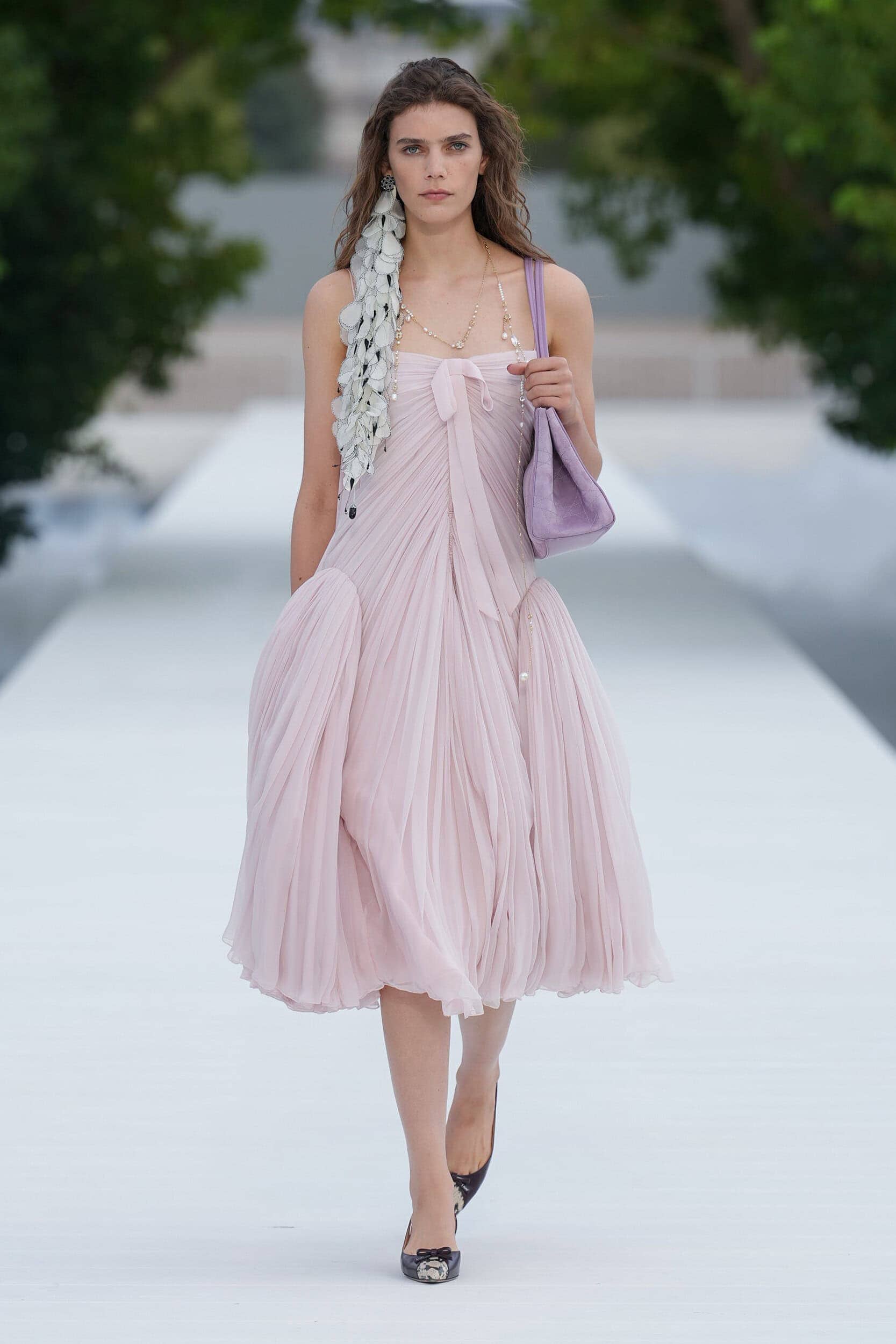 Christian Dior dan Miu Miu Spring: Dua Bahasa Gaya yang Bertembung