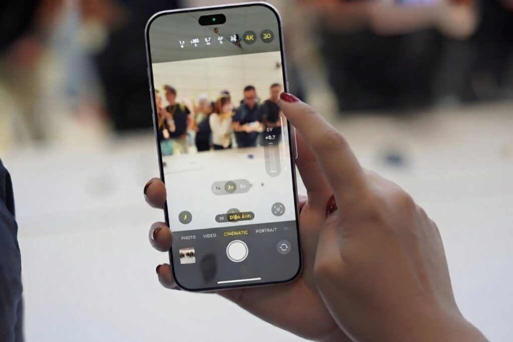 Chế độ điện ảnh iPhone 18 Pro: rack focus và chỉnh khẩu độ hậu kỳ