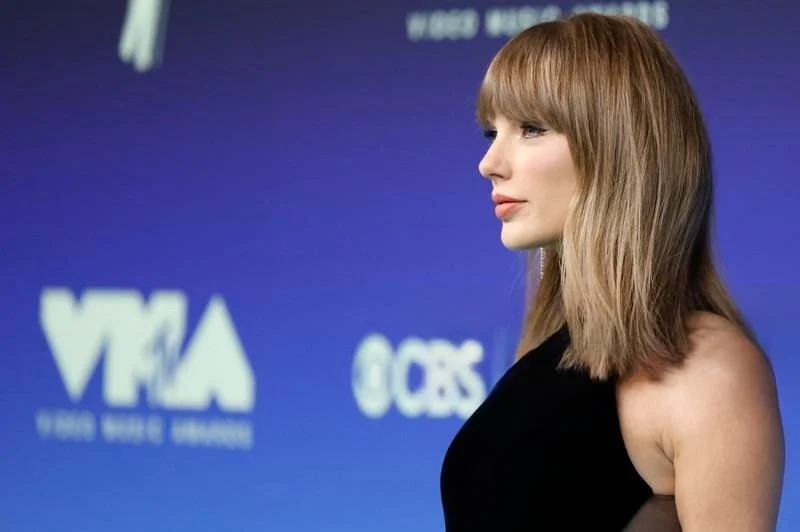 Taylor Swift phá kỷ lục, Madonna trở lại, Lisa gây tranh cãi tại MTV VMAs