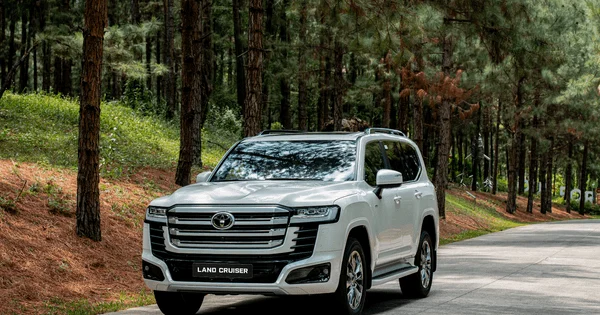 Land Cruiser 300 HEV: quân bài hybrid mới ở phân khúc SUV cao cấp
