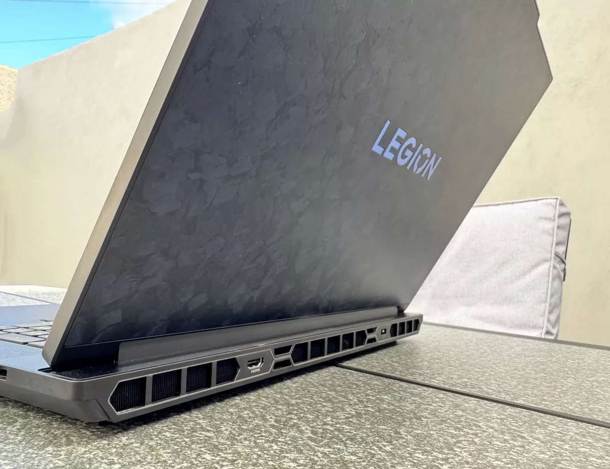 Lenovo Legion 9i Gen 10 vs Legion 5i Gen 10: chọn laptop gaming nào để thay desktop?