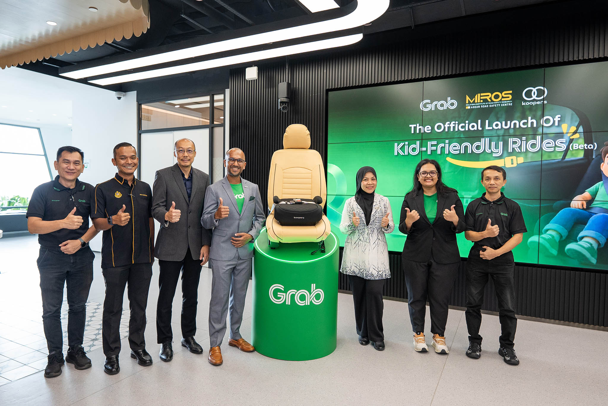 Grab Kid-Friendly Rides: Adakah Booster Seat Ini Cukup Selamat?