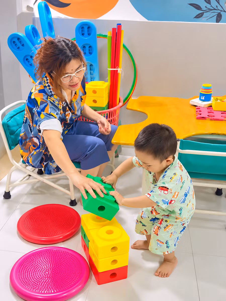 Chuẩn bị kỹ năng xã hội cho trẻ tự kỷ trước khi vào trường phổ thông