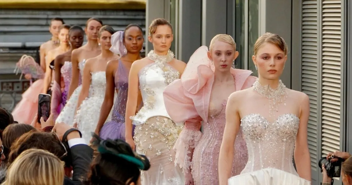 Nhà thiết kế Việt chinh phục Paris Fashion Week: từ Đà Lạt đến lụa Bảo Lộc