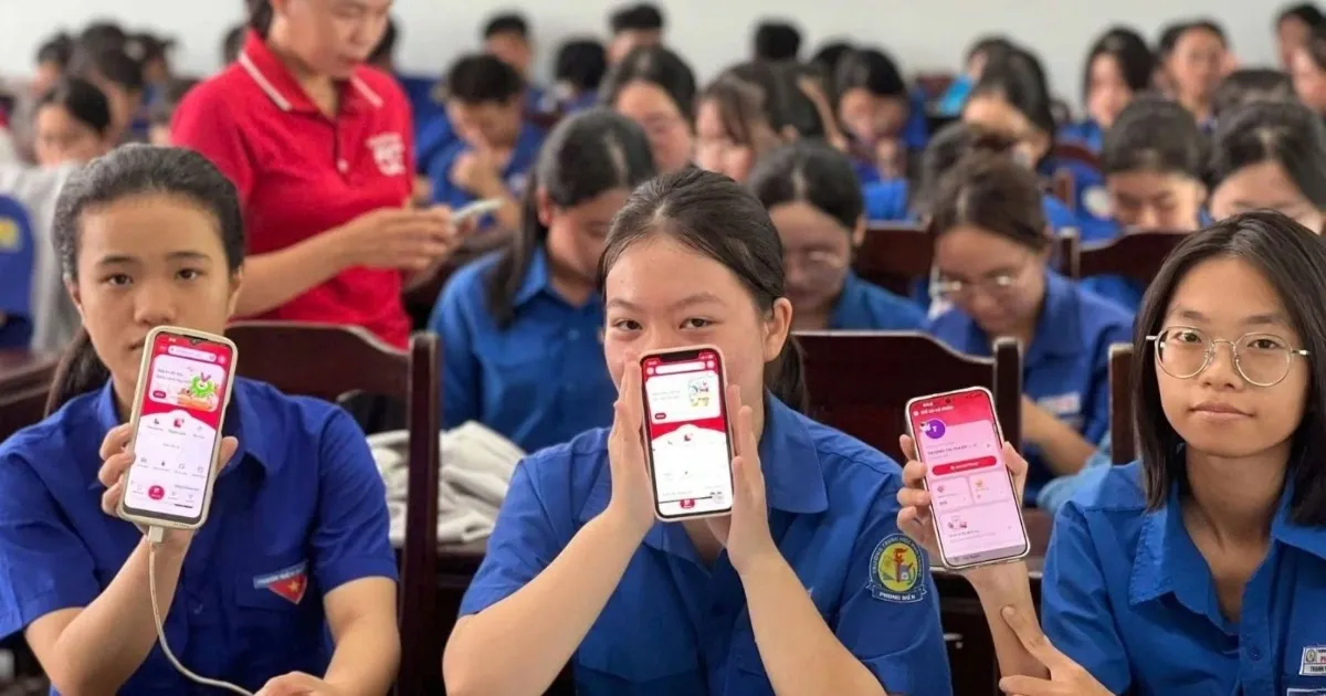 Trường học chuyển sang kênh thông tin số định danh: Lựa chọn hay bắt buộc?