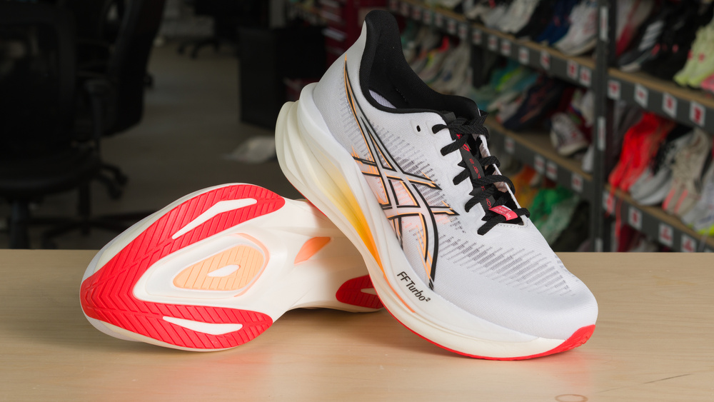 Cuộc cách mạng giày marathon siêu cao cấp: Adidas, Nike, ASICS và Skechers