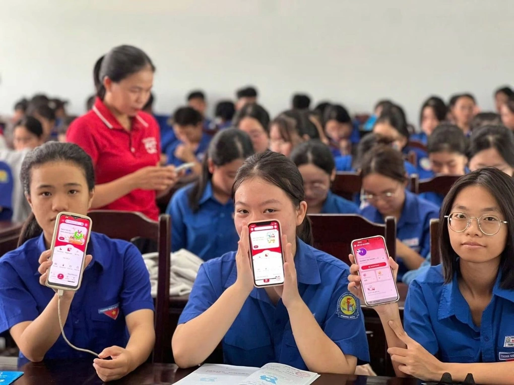 Trường học chuyển sang kênh thông tin số định danh: Lựa chọn hay bắt buộc?