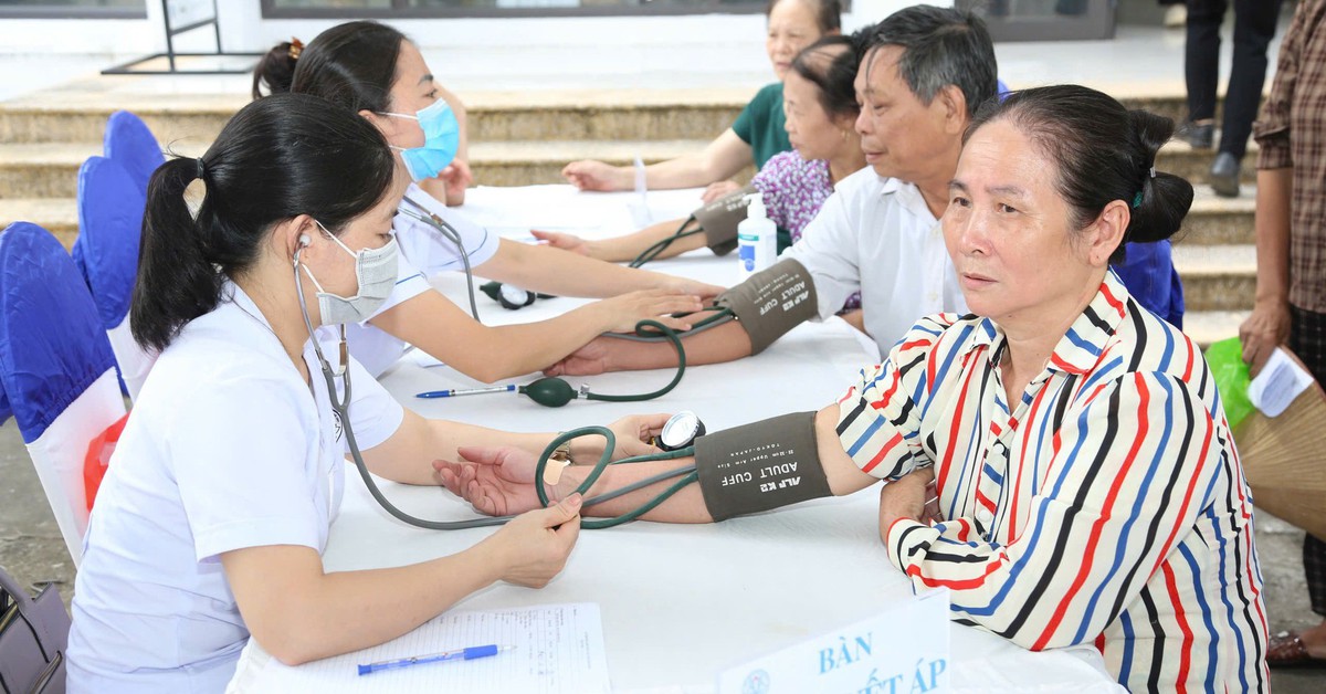 Hơn 50% dân số được khám miễn phí: thành tựu hay bài toán chất lượng?