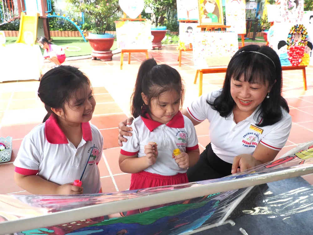 Tiếng Anh tích hợp cho trẻ mầm non: Cơ hội hay áp lực?