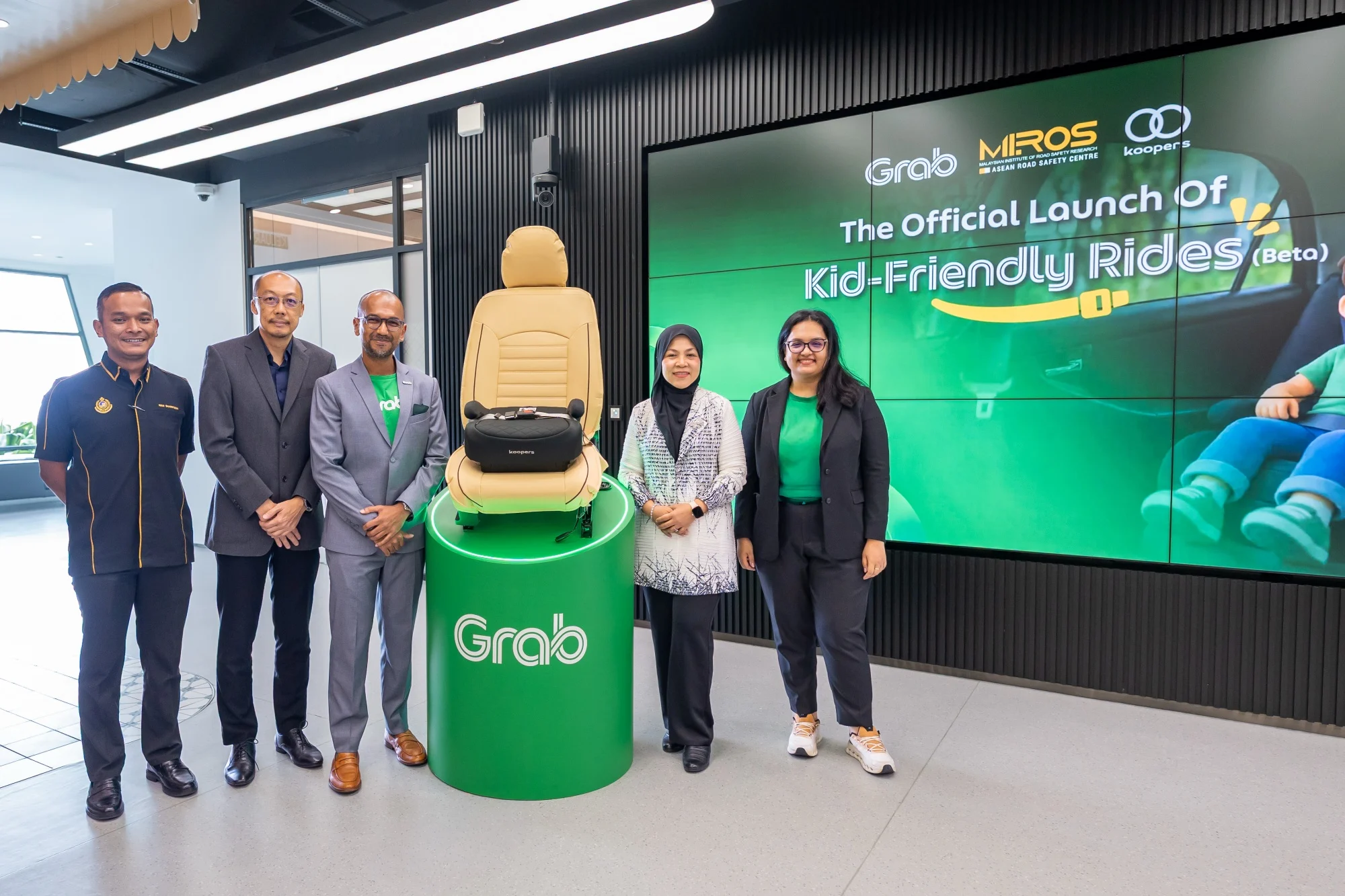 Grab Kid-Friendly Rides: Adakah Booster Seat Ini Cukup Selamat?