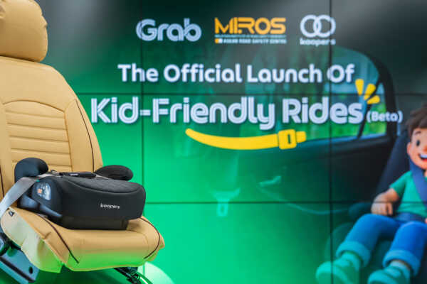 Grab Kid-Friendly Rides: Adakah Booster Seat Ini Cukup Selamat?
