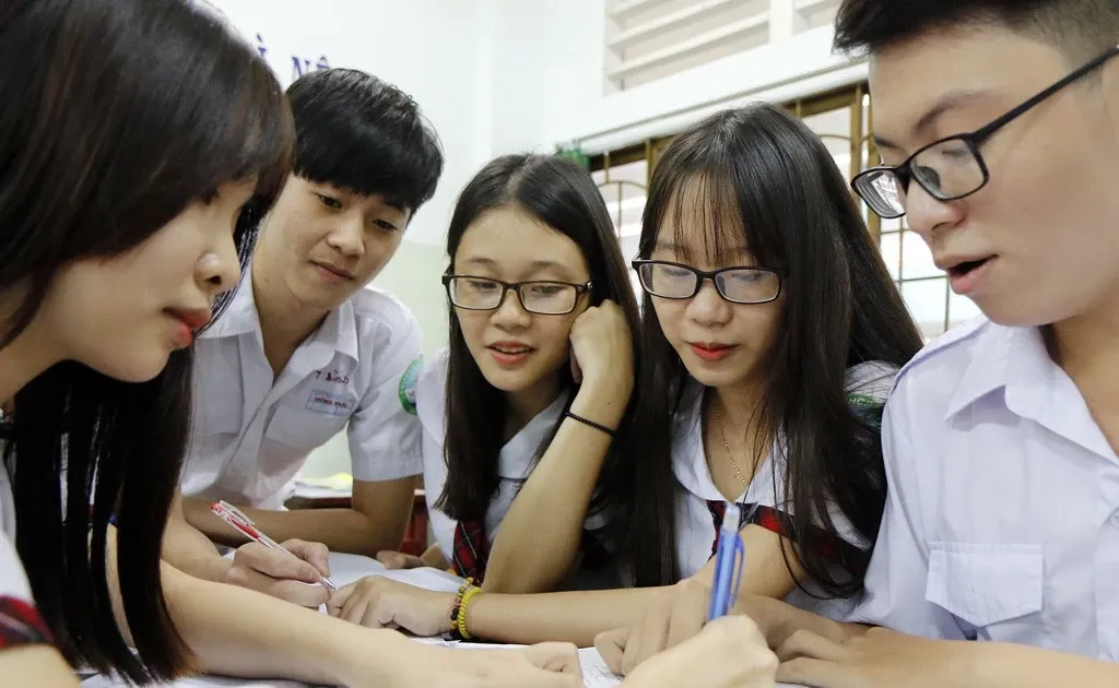 Kỳ thi lớp 10 chỉ còn môn thi Toán Văn: nhẹ gánh hay lệch hướng?