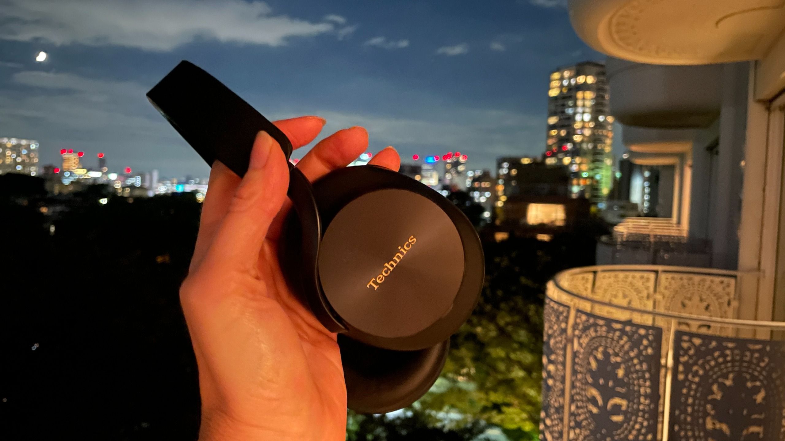 Technics EAH-A1000: đối trọng mới của Sony WH-1000XM5?