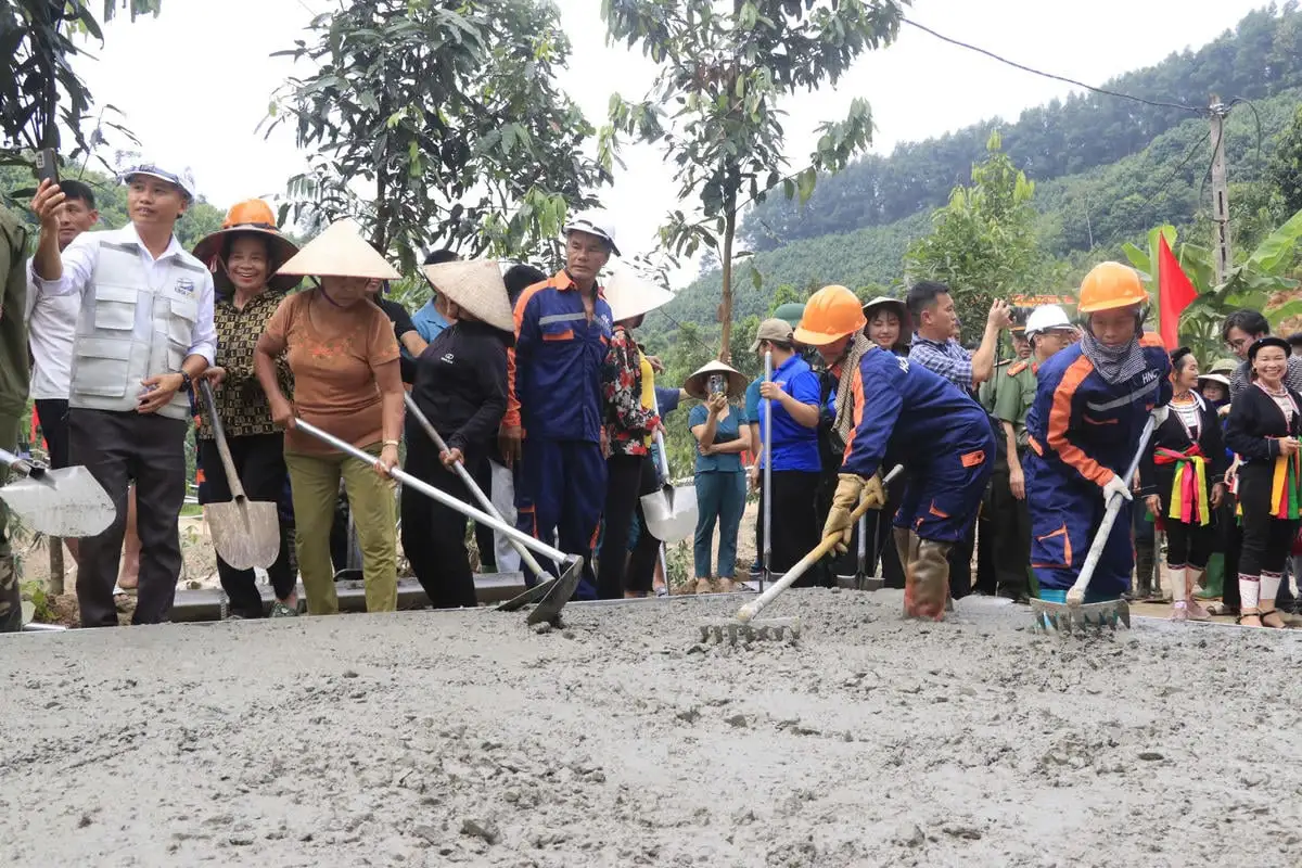 Lào Cai khơi dậy sức dân xây dựng giao thông nông thôn