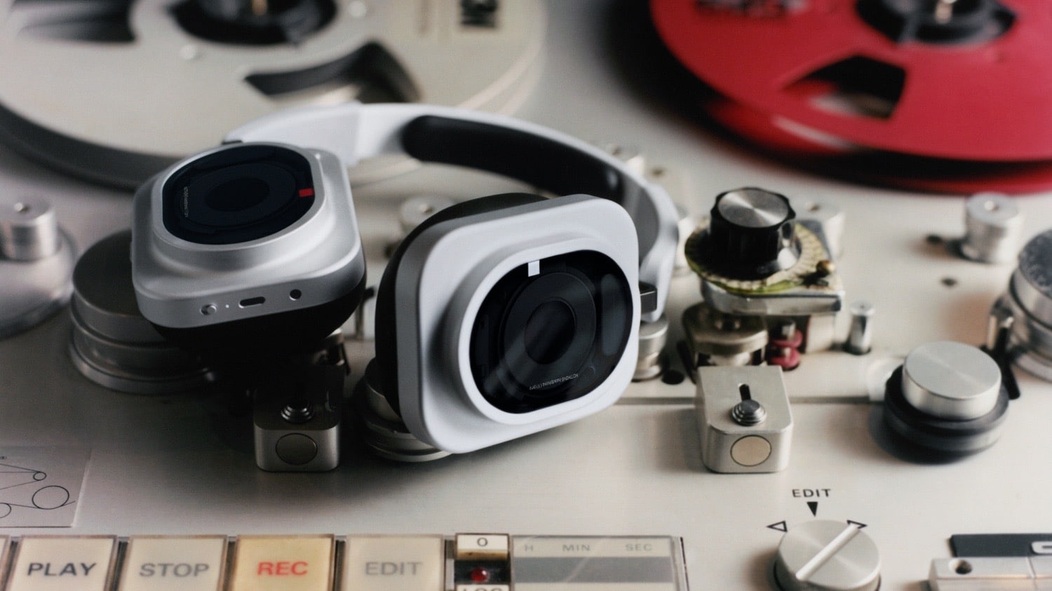 Nothing Headphone (1) Pro ANC 46dB: Đủ sức thách thức chuẩn chống ồn cao cấp?