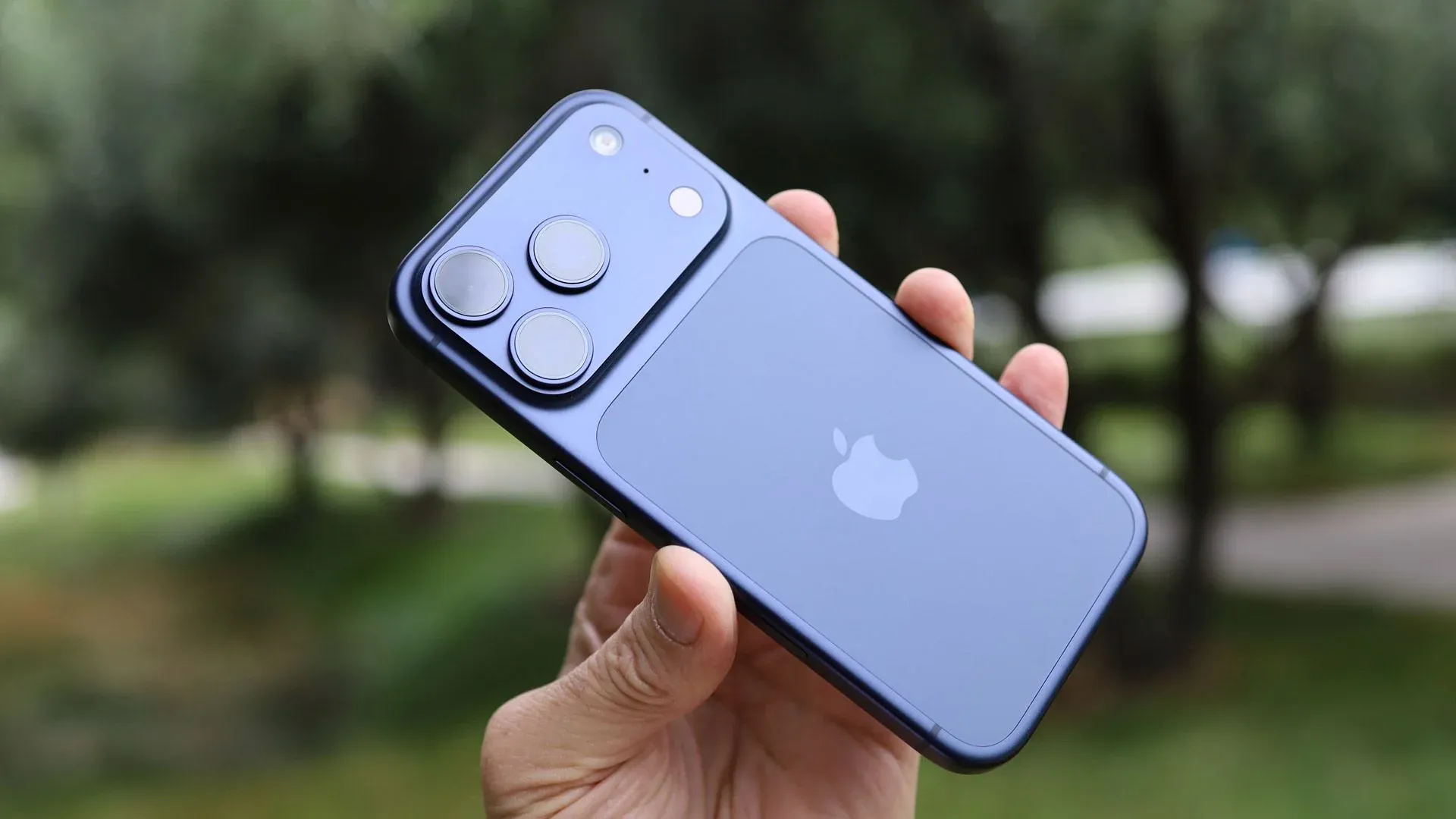 Lỗi Face ID khiến iPhone 18 Pro tự khởi động lại: vì sao iOS 27.0.1 vẫn chưa đủ?