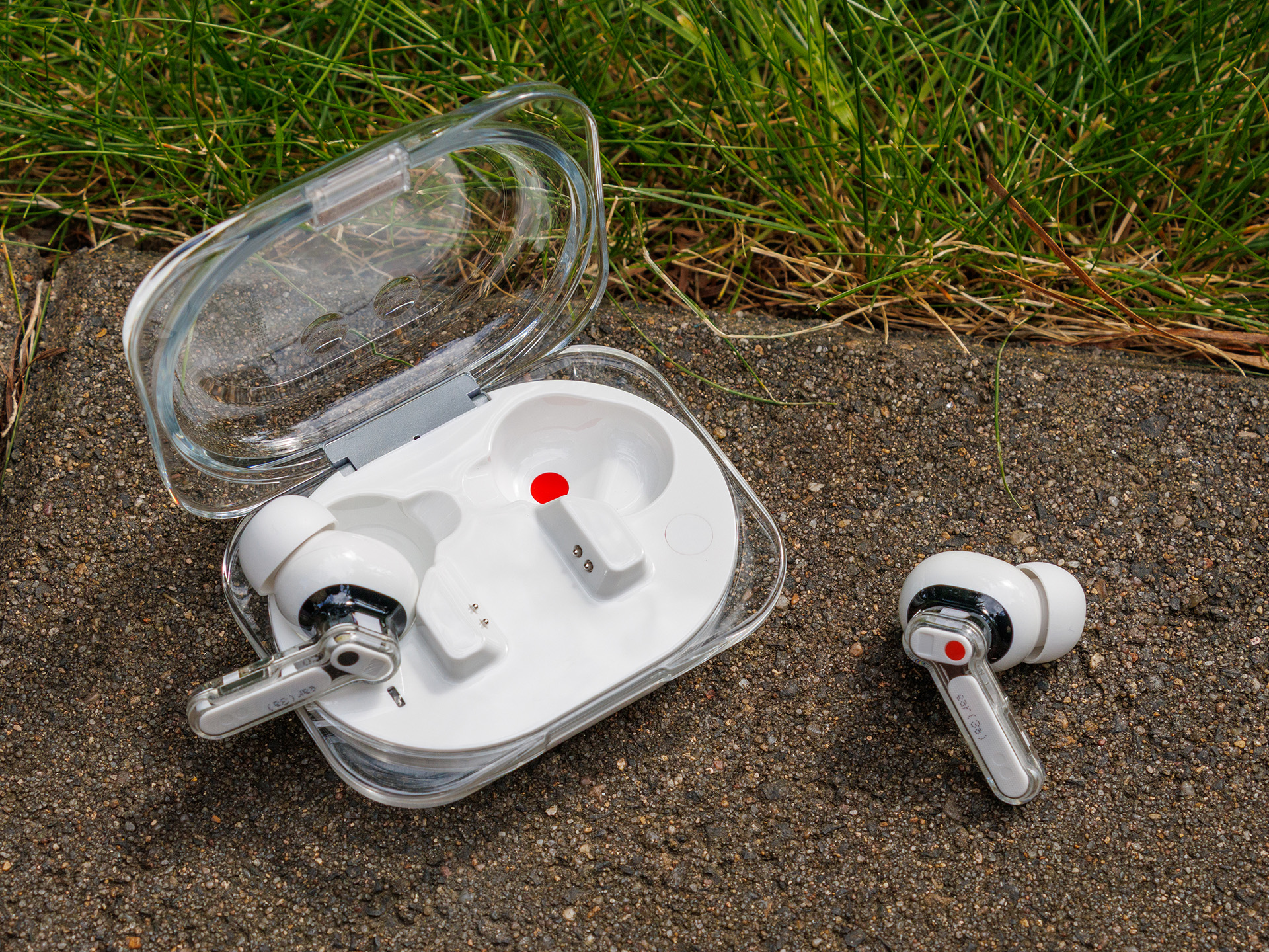 Nothing Ear (3a) vs Nothing Headphone 1 Pro: chọn tai nghe chống ồn giá rẻ nào?