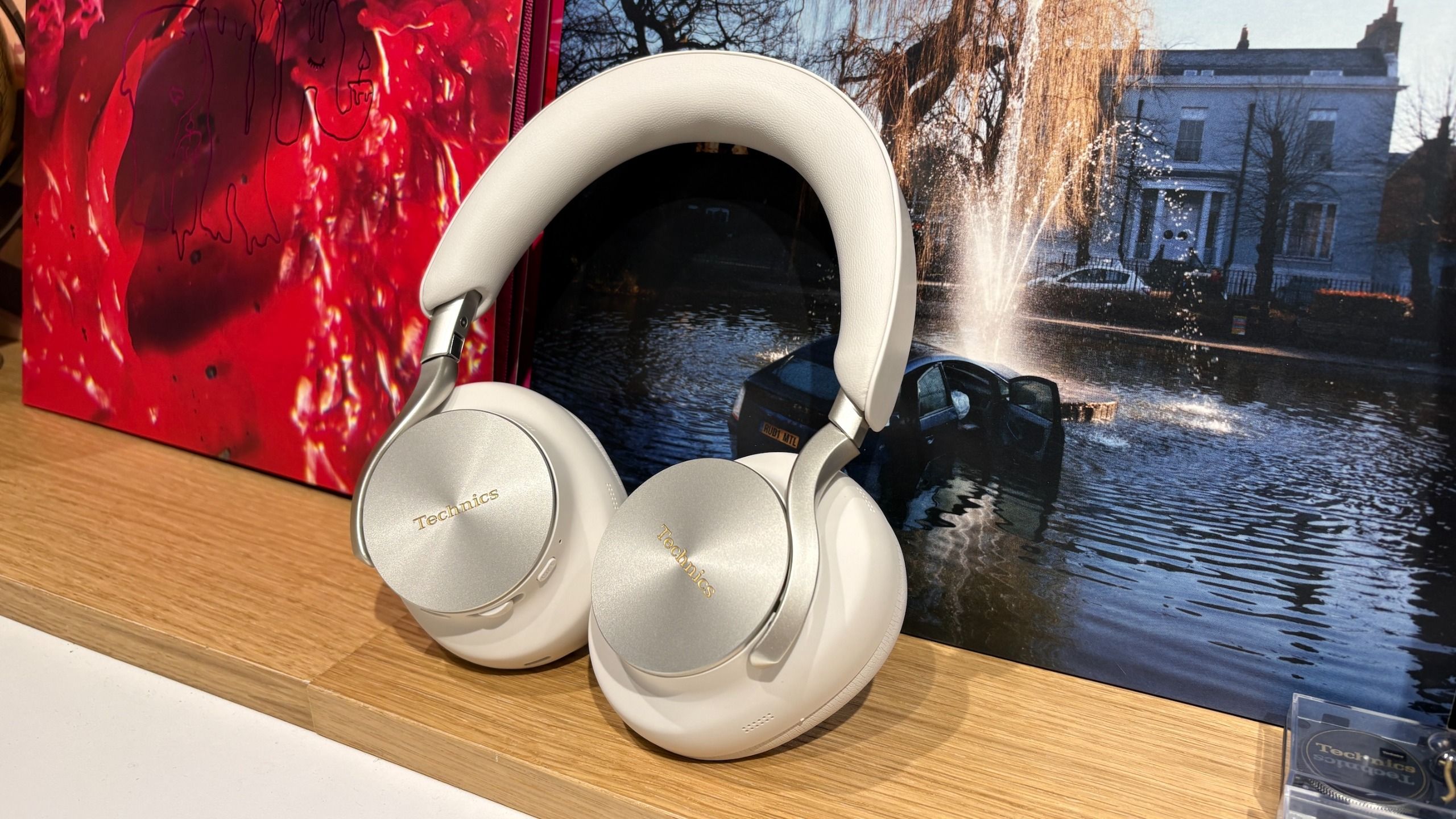Technics EAH-A1000: đối trọng mới của Sony WH-1000XM5?