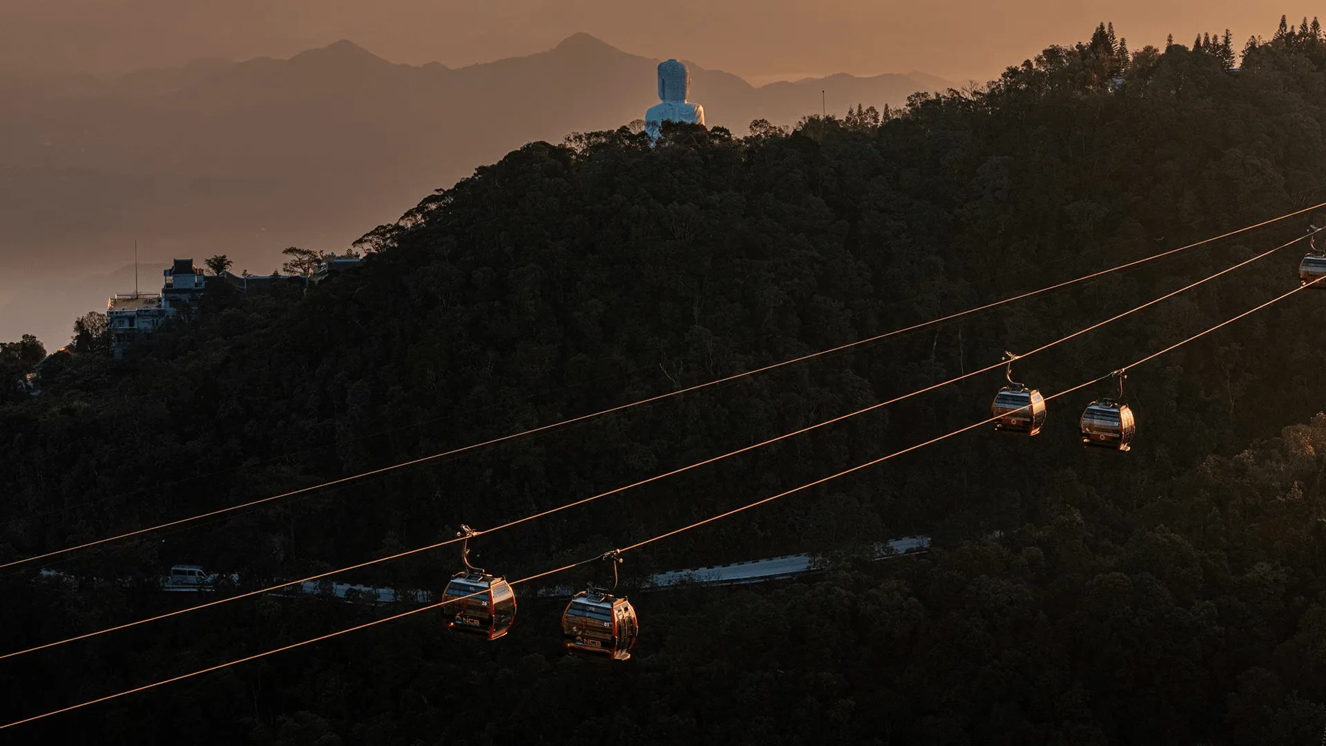 Cáp treo Ba Na Hills và bước nhảy vọt của du lịch cao cấp