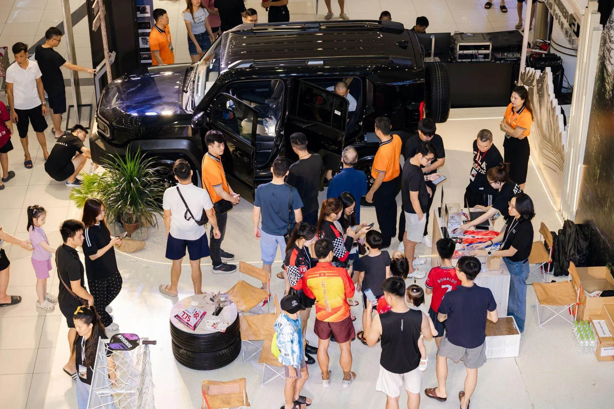 Land Cruiser 300 HEV: quân bài hybrid mới ở phân khúc SUV cao cấp