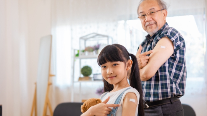 Tiêm vaccine cúm khi đang uống kháng sinh: Nên hay hoãn?