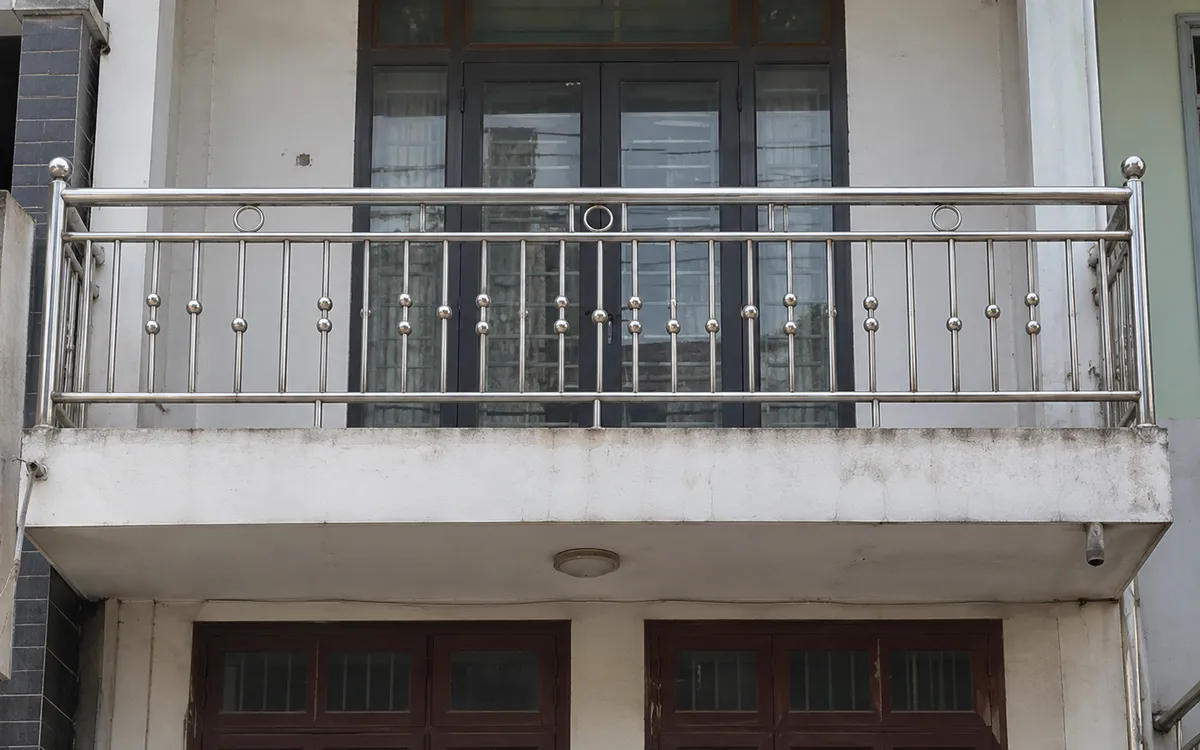 Lan can cầu thang kính cường lực hay vật liệu mới?