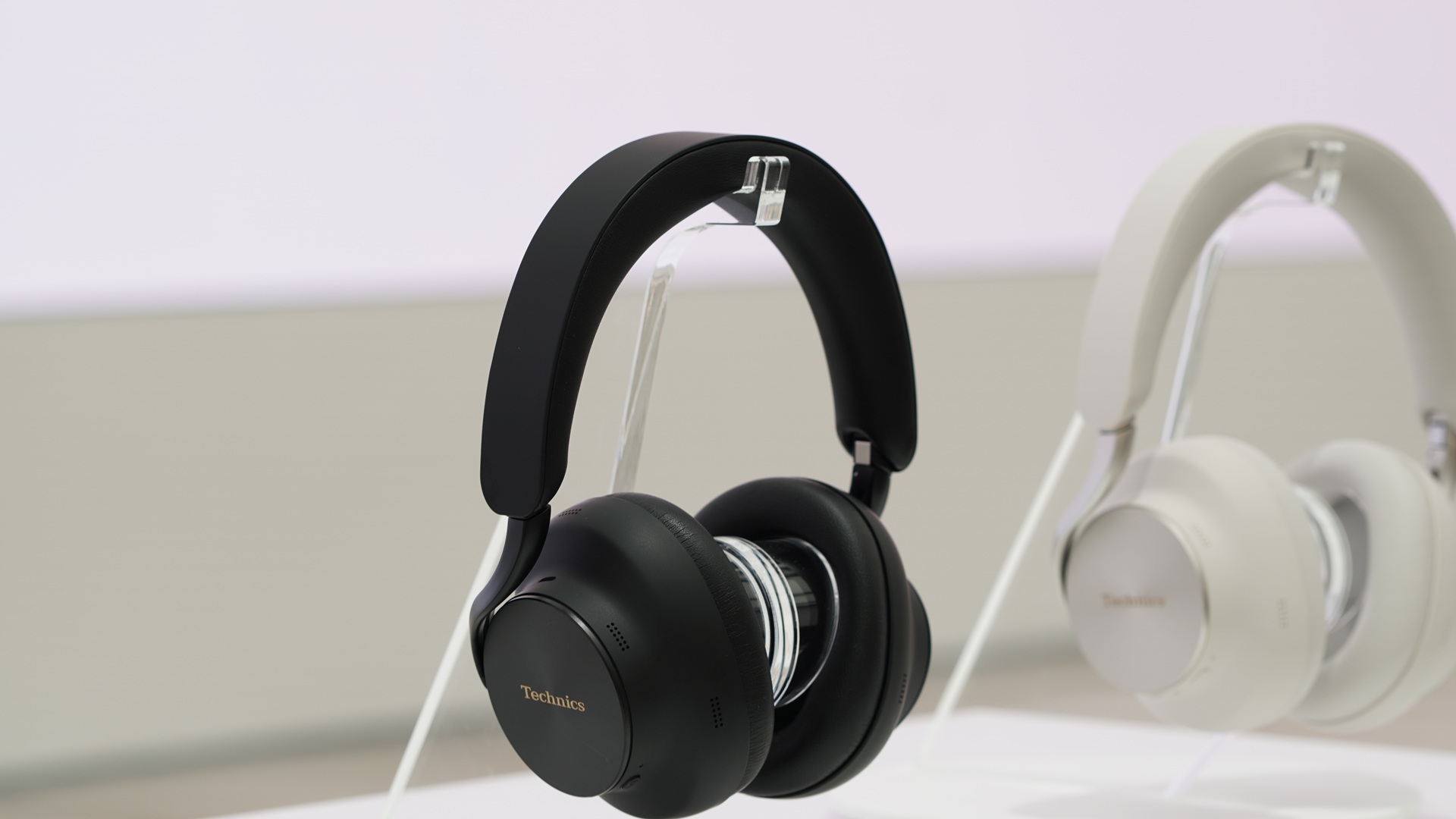 Technics EAH-A1000: đối trọng mới của Sony WH-1000XM5?