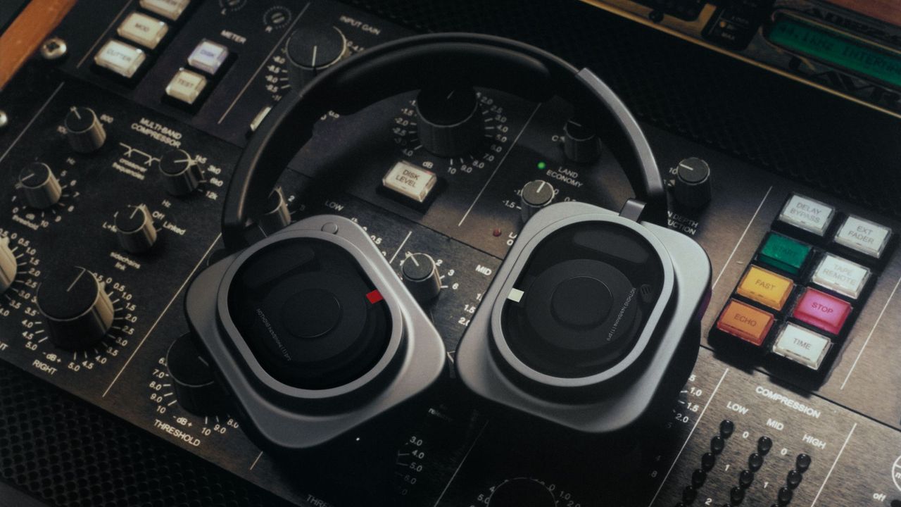 Nothing Headphone (1) Pro: tai nghe flagship cho audiophile phòng thu