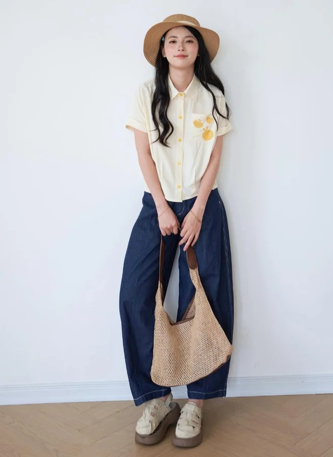 Quần jeans barrel leg và wide-leg: công thức phối đồ thu đông tôn dáng