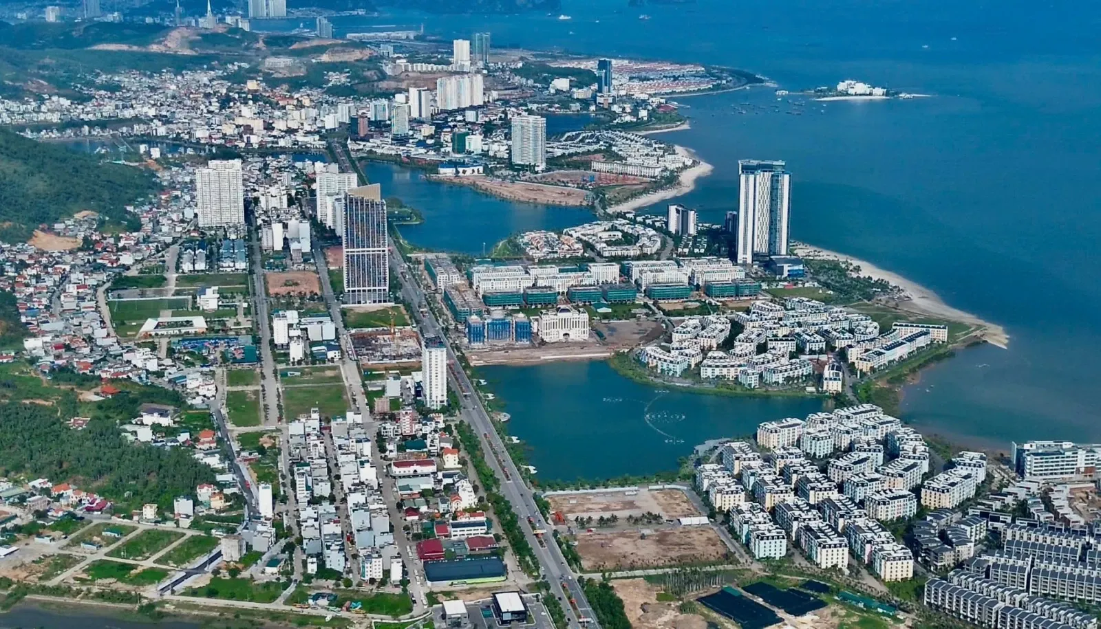Quảng Ninh vươn lên dẫn đầu nhờ tăng trưởng GRDP 12,54%