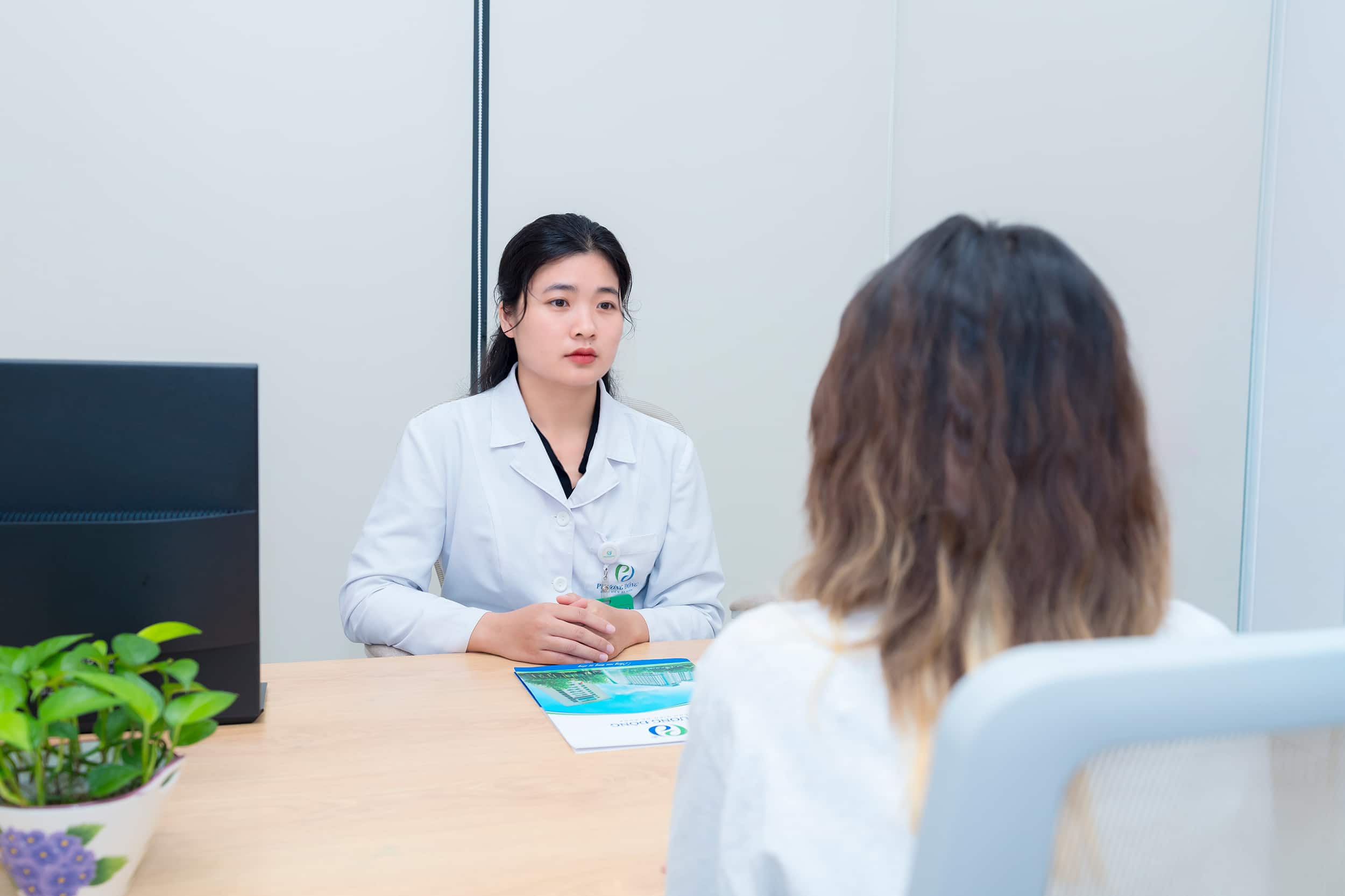 Những dấu hiệu con bị cuốn vào nhóm độc hại trên mạng và cách cha mẹ can thiệp