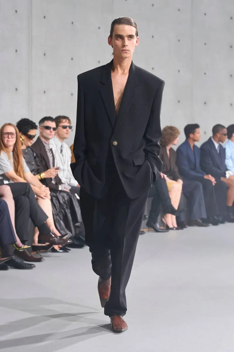 Monochrome và bản đồ làm đẹp mới tại Fashion Week