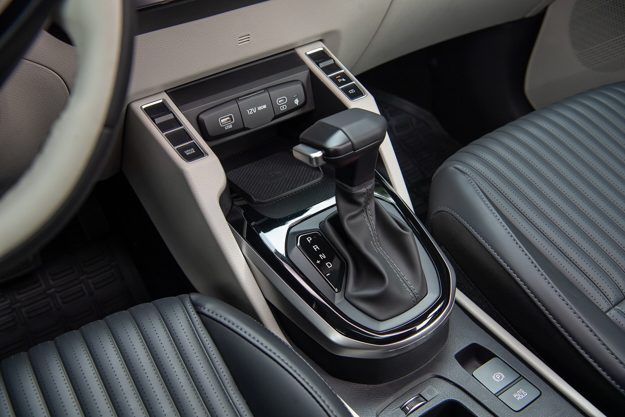 Kia Carens Clavis: MPV 7 chỗ, dáng SUV, ADAS có đáng nâng cấp?